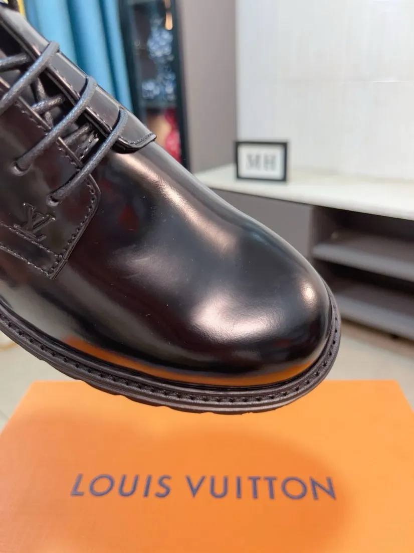 Men's shoes💰 660🌹🌹High version [LV] Louis Vuitton's popular casual leather shoes🎖Fashionable and elegant🎖🎖Material: Original imported open-edge beaded cowhide, washed cowhide leather lining, original open-molded rubber outsole, high-end and classy, ​​elegant quality, instantly transforming into a handsome man when you step on the foot❤❤Standard\nNumber of sizes: 39-44, 38, 45 customized
